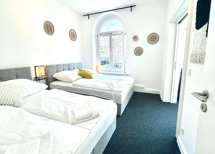 Central Apartment For Up To 10 Guests Hamburg